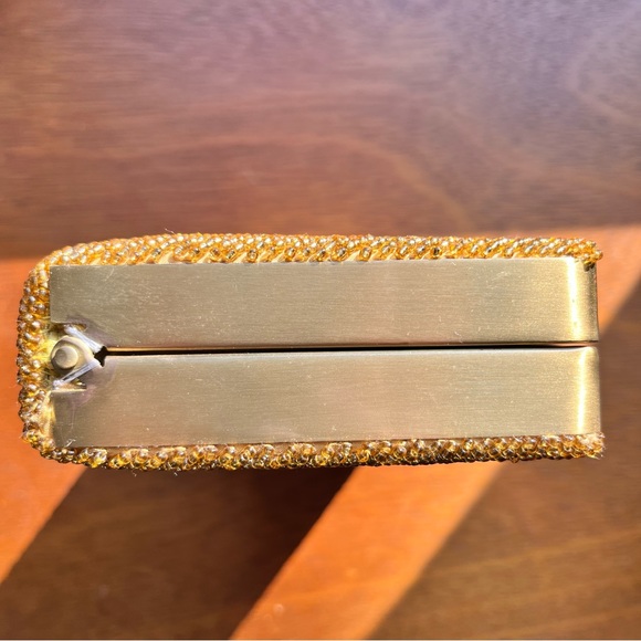 SANTI 🔸 gold herringbone beaded clutch - Picture 5 of 10